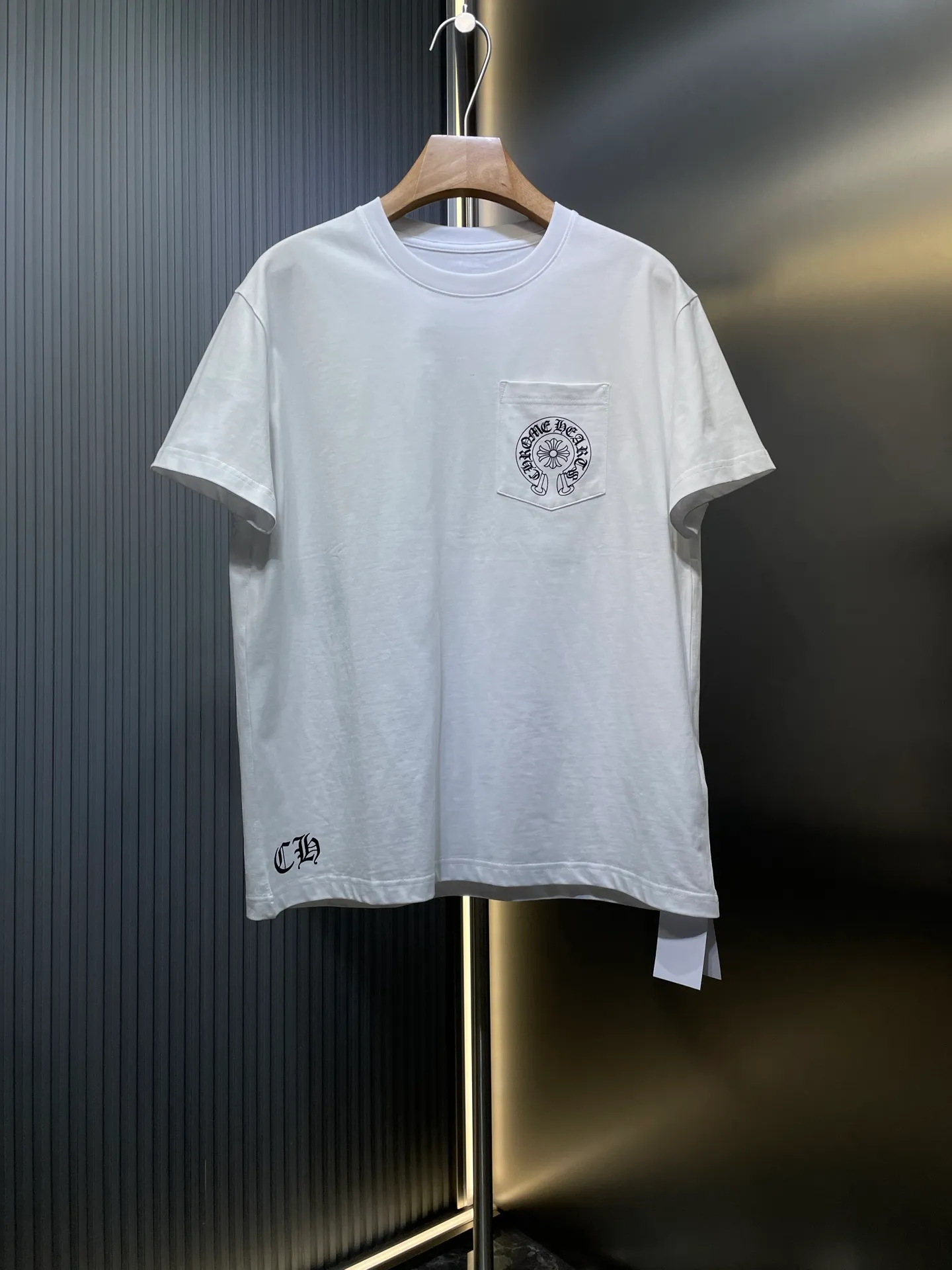 🅿️280 Chrome Hearts 🌟【Top Original】20th Anniversary Vegas Limited Short Sleeves Process description: The fabric is made of 26-woven 200g cotton, ready-to-wear washing process, the printing uses ink printing process + photo glue process, the overall routing is straight and delicate, the fabric is comfortable and soft, the color is consistent and no color difference. It can be matched with the same style to create a fashionable look, control various occasions, customized accessories, complete three standards, the same style for men and women! ⚠️Color: black and white ⚠️Size: SML